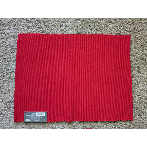 4 NWT Threshold Placemat Machine Washable 14X19in Cotton Red Metallic Christmas - Picture 5 of 7